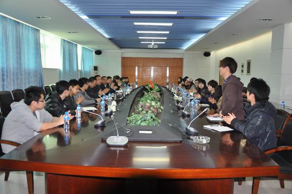 贾校长参加联络点支部生活会.jpg