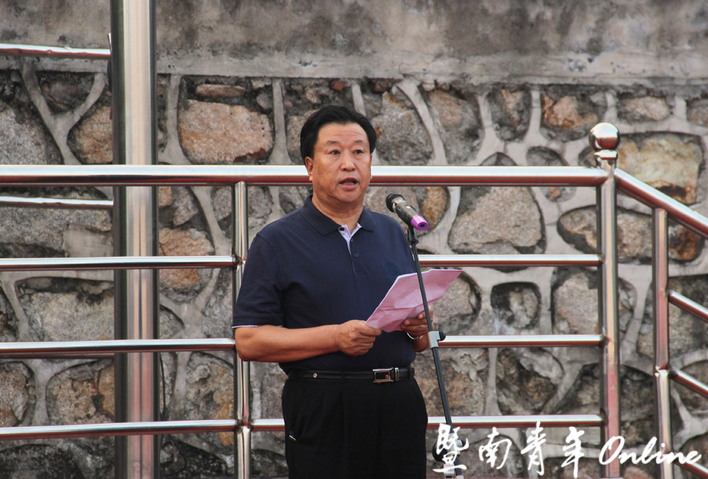 9.张书记发表国旗下讲话.JPG
