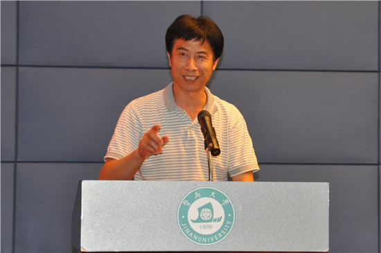 校区举行新党员入党宣誓仪式